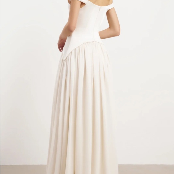 Elegant Off-Shoulder Cream Maxi Dress - Picture 2 of 2